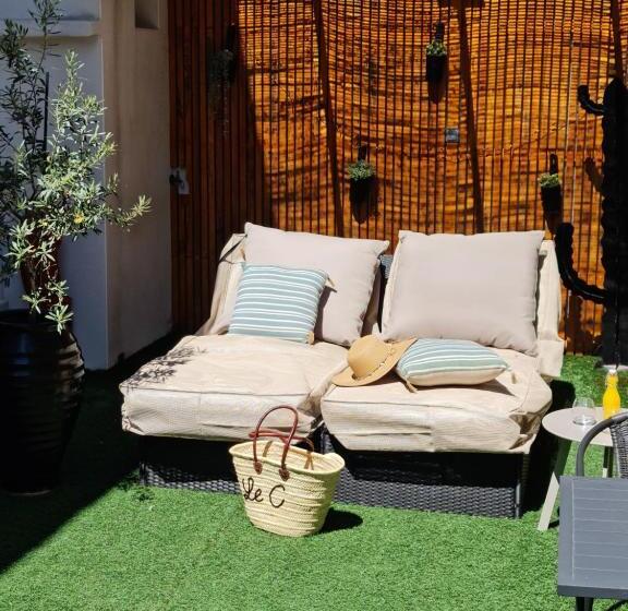 带露台的小型套房, Le C Boutique Hôtel