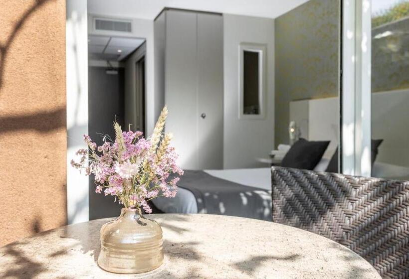 Номер Стандарт с Террасой, Le Carré D Alethius Logis Hôtel Restaurant