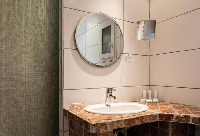 クラブルーム, Le Mas De Cocagne