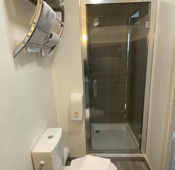 Четырехместный Номер Стандарт, Contact Hotel Le Sud Montpellier Aéroport Parc Expo Arena