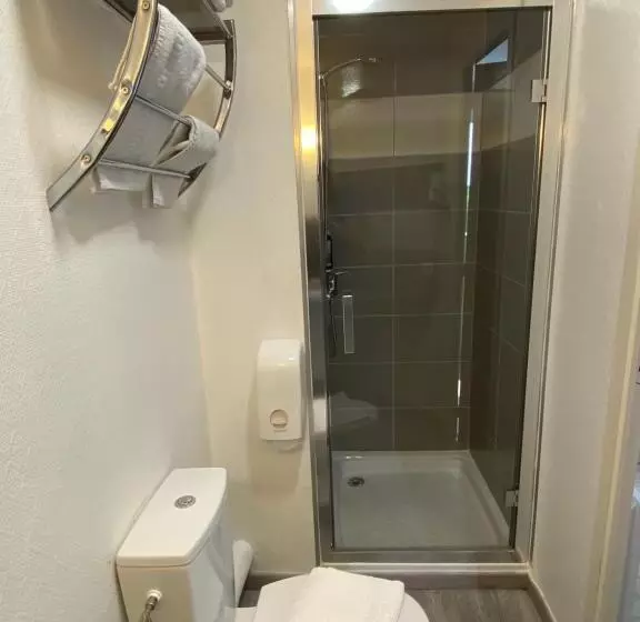 スタンダード４人部屋, Contact Hotel Le Sud Montpellier Aéroport Parc Expo Arena