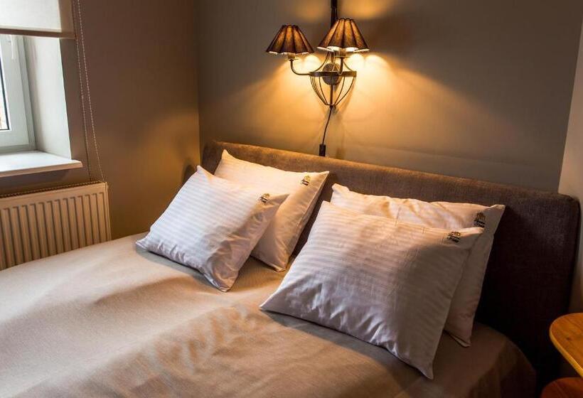 اتاق خانوادگی, Lepanina Hotell