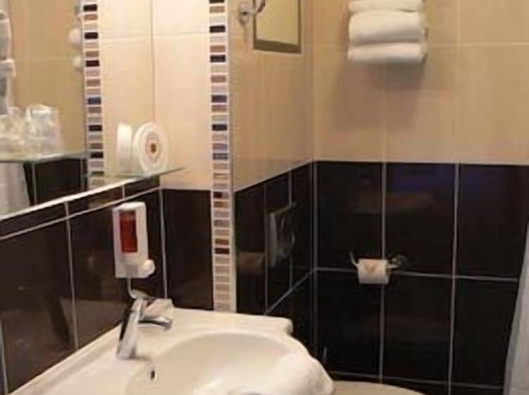 חדר סטנדרט לשלושה, Les étoiles Du Forez