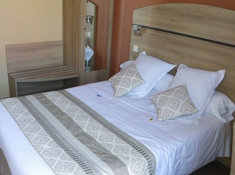 חדר יחיד עם טרסה, Les étoiles Du Forez