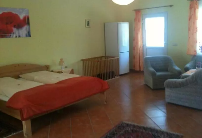 スタンダードトリプルルーム, Pension Am Mühlberg