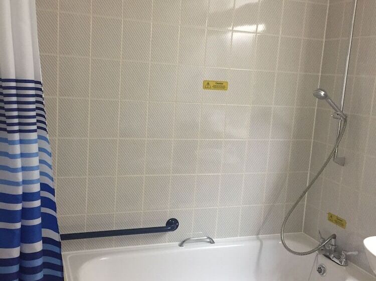 חדר משפחתי, Redwings Lodge Rutland