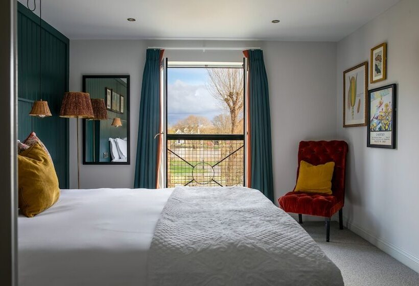 Номер Стандарт, The Bridge