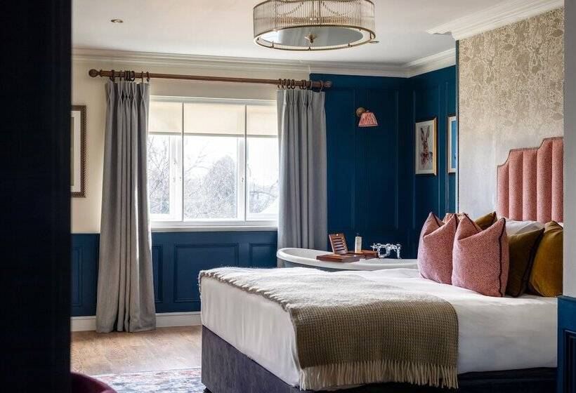 Номер Стандарт, The Bridge