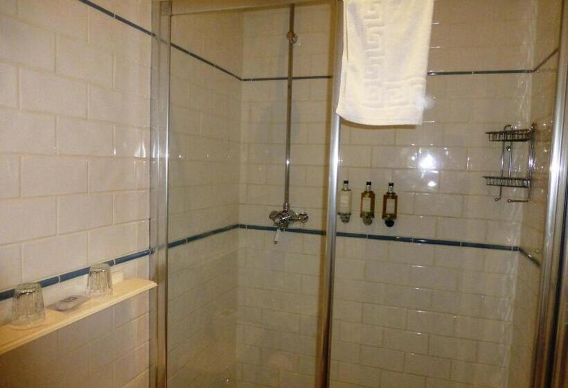 スタンダードルーム, The Five Arrows