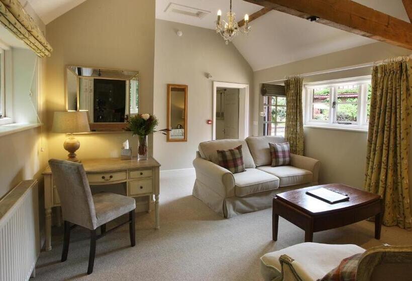 ジュニアスイート, The Five Arrows