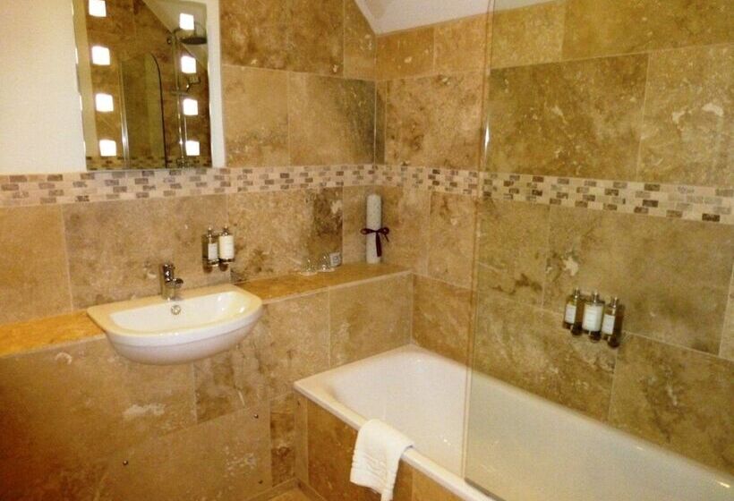 ジュニアスイート, The Five Arrows