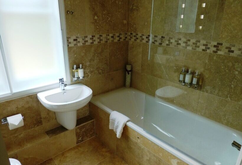 デラックスルーム, The Five Arrows