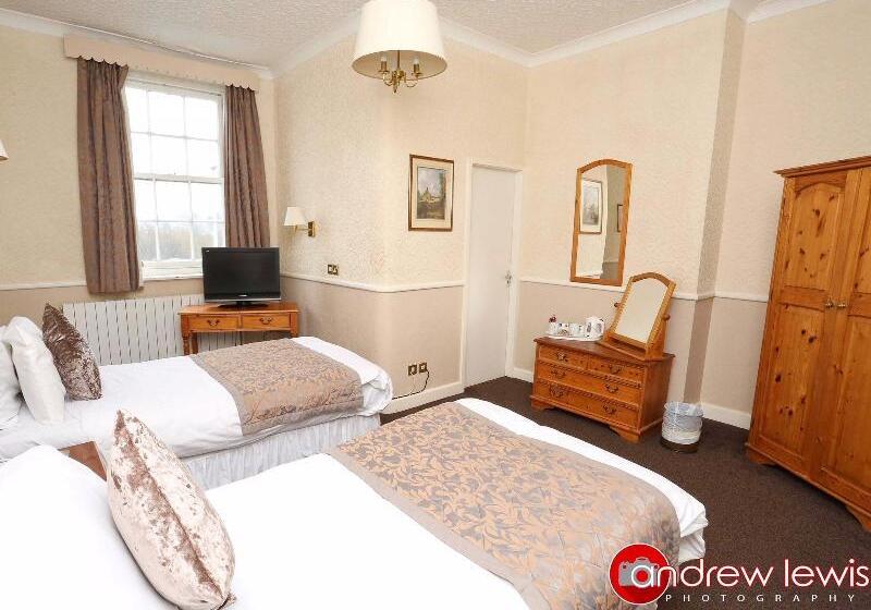 חדר סטנדרט, The Station Apart