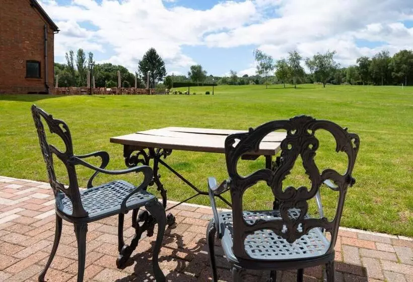 テラス付きデラックスルーム, The Stratford Park Hotel & Golf Club