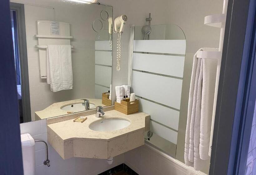 Номер Стандарт Трехместный, Savoie Hotel Aux Portes De Genève