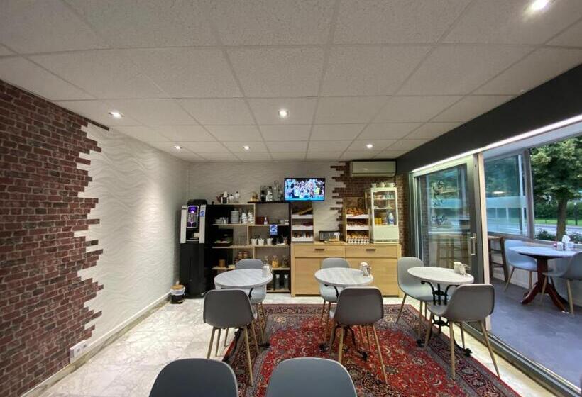 Номер Стандарт Трехместный, Savoie Hotel Aux Portes De Genève