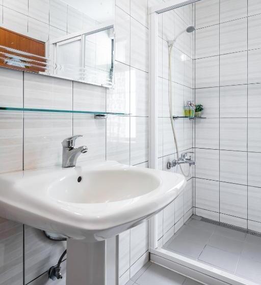 اتاق کلاسیک چهارنفره, H& Alishan Sunrise B&b