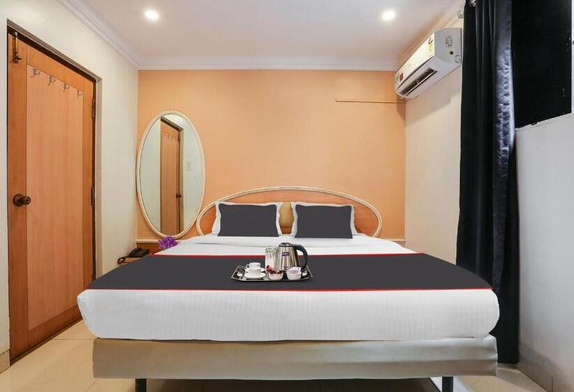 غرفة كلاسيكية ثلاثية, Collection O 61246 Hotel De Meridian Near Versova Beach