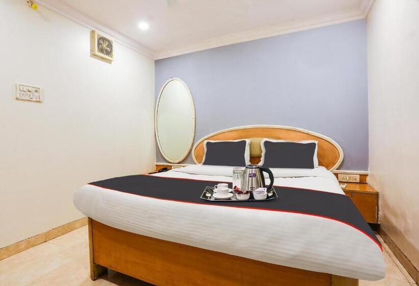 غرفة كلاسيكية ثلاثية, Collection O 61246 Hotel De Meridian Near Versova Beach