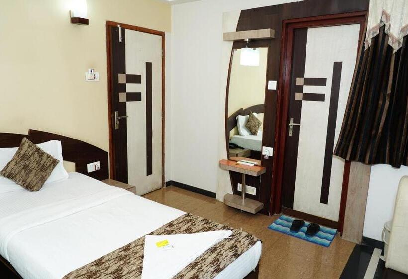 标准间, Marshall The