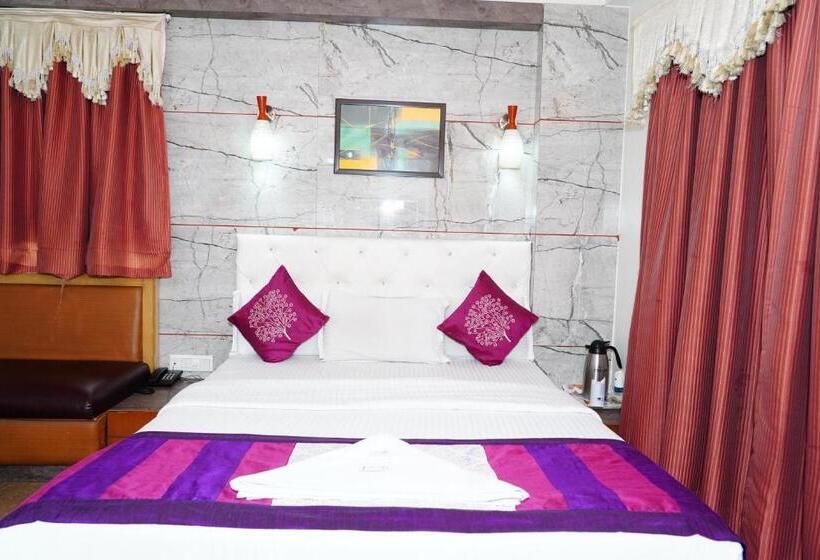 带大床的豪华间, Marshall The