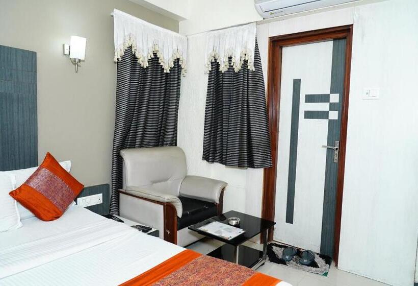 标准间, Marshall The