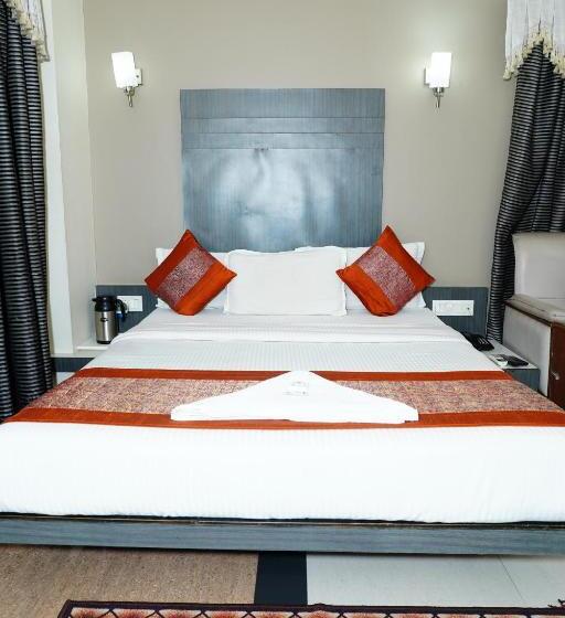 标准间, Marshall The