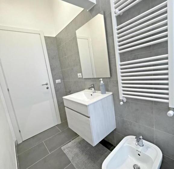 Quarto Estandar Banheiro Compartilhado, Pit Stop Ciampino Station