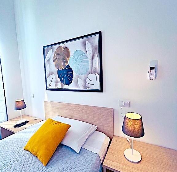 バスルーム共有のシングルスタンダード, Pit Stop Ciampino Station