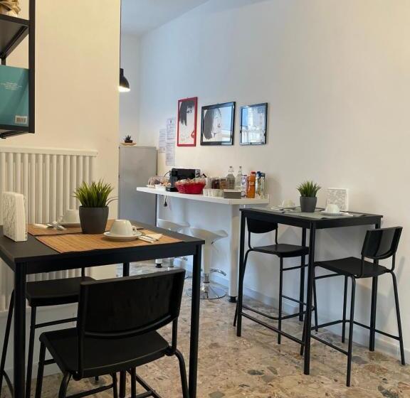 Quarto Estandar Individual Banheiro Compartilhado, Pit Stop Ciampino Station