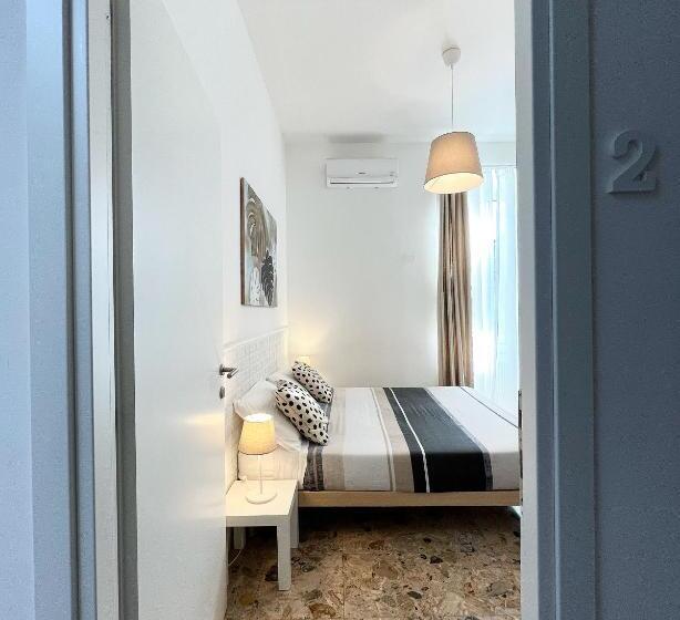 Quarto Estandar Banheiro Compartilhado, Pit Stop Ciampino Station