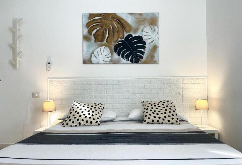 バス共有のスタンダードルーム, Pit Stop Ciampino Station