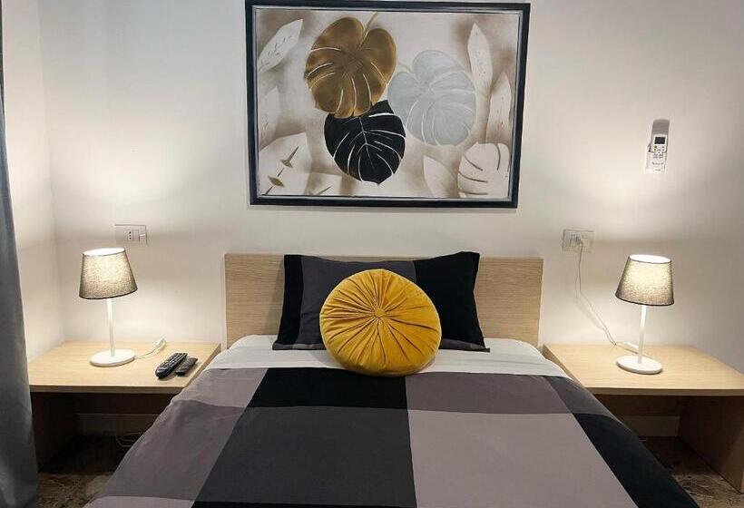 バスルーム共有のシングルスタンダード, Pit Stop Ciampino Station