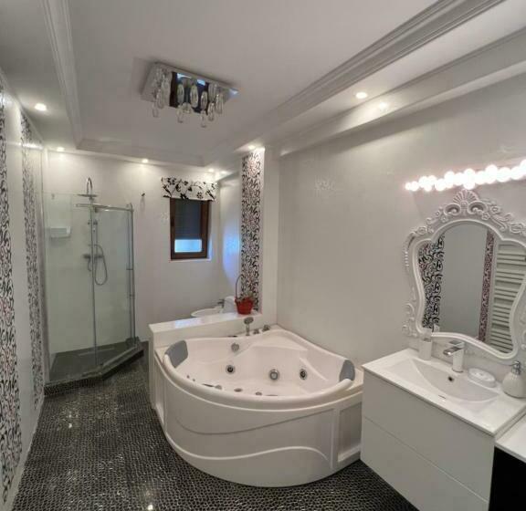 חדר סטנדרט עם מיטת קינג, Ami Residence Bucharest Airport,therme&free Parking Otopeni