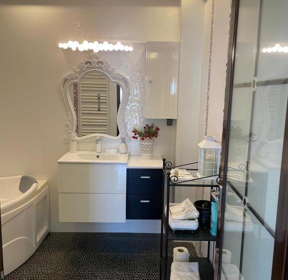 스탠다드 룸 킹사이즈 침대, Ami Residence Bucharest Airport,therme&free Parking Otopeni