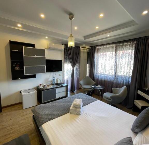 חדר דלוקס עם מרפסת, Ami Residence Bucharest Airport,therme&free Parking Otopeni