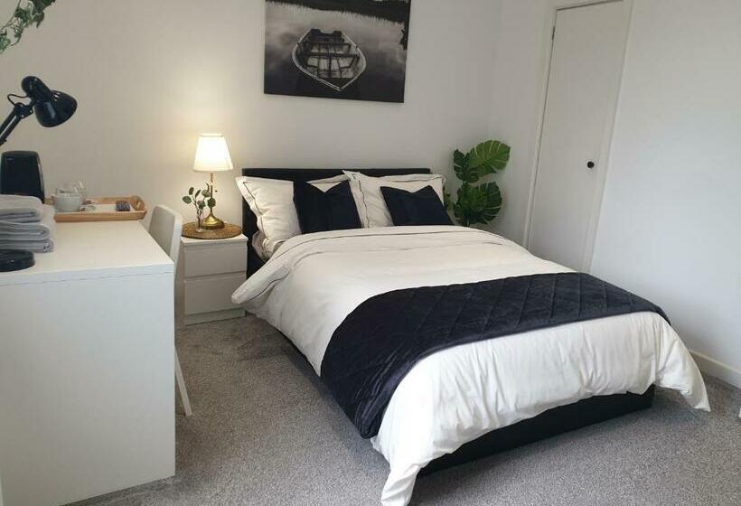 اتاق استاندارد با سرویس بهداشتی مشترک, Tropicana House