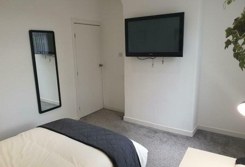 اتاق استاندارد با سرویس بهداشتی مشترک, Tropicana House