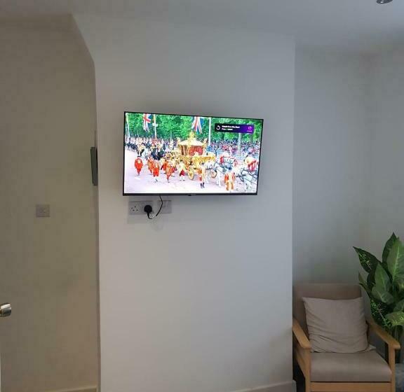 اتاق استاندارد با سرویس بهداشتی مشترک, Tropicana House