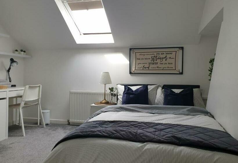 اتاق استاندارد با سرویس بهداشتی مشترک, Tropicana House