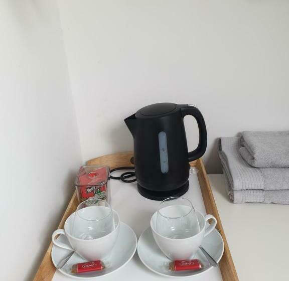 اتاق استاندارد با سرویس بهداشتی مشترک, Tropicana House