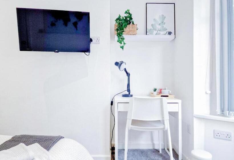 اتاق استاندارد یک تخته با سرویس بهداشتی مشترک, Tropicana House