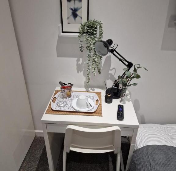 اتاق استاندارد یک تخته با سرویس بهداشتی مشترک, Tropicana House