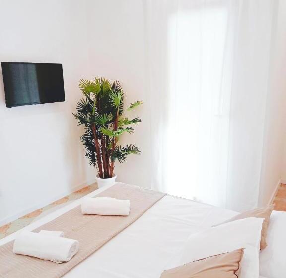 豪华房间, Home Sicily