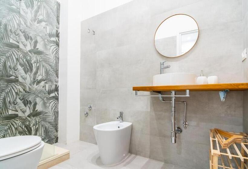 豪华房间, Home Sicily