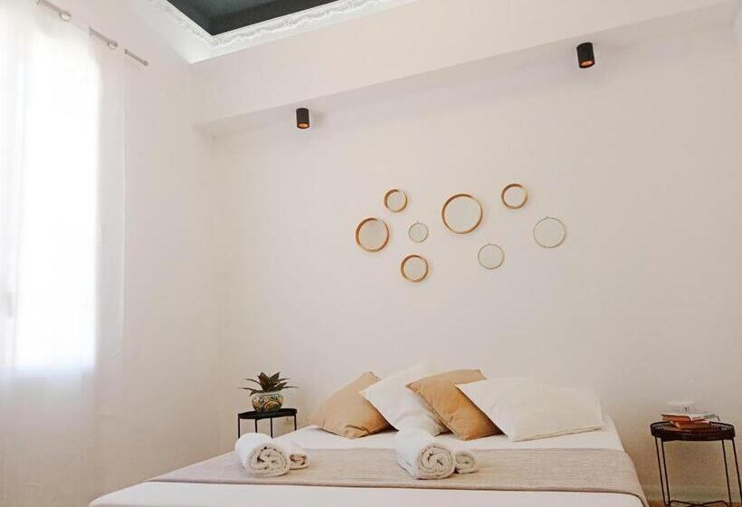 小型套房带阳台, Home Sicily