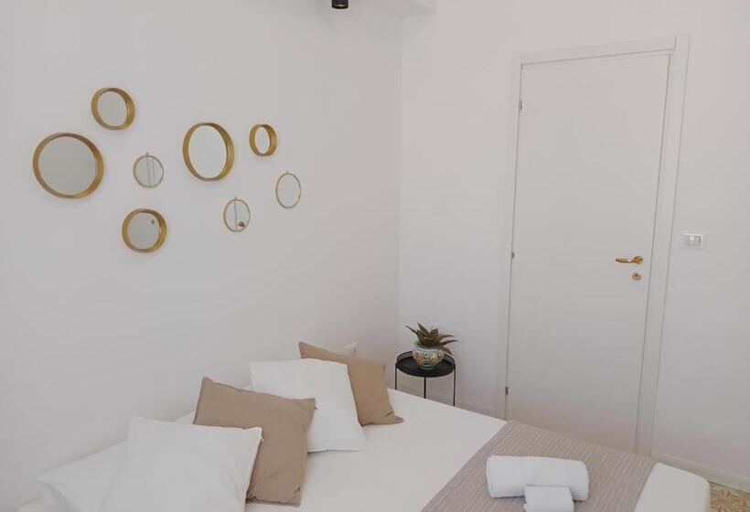 小型套房带阳台, Home Sicily