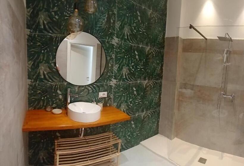 小型套房带阳台, Home Sicily