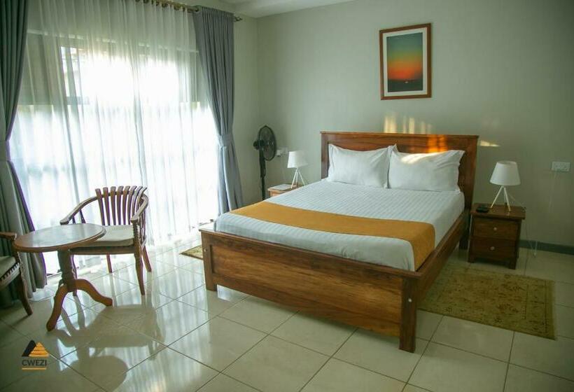 سوئیت با بالکن, Cwezi By The Lake