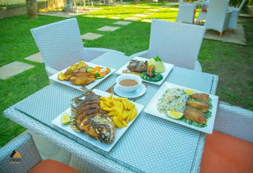 اتاق لوکس با بالکن, Cwezi By The Lake